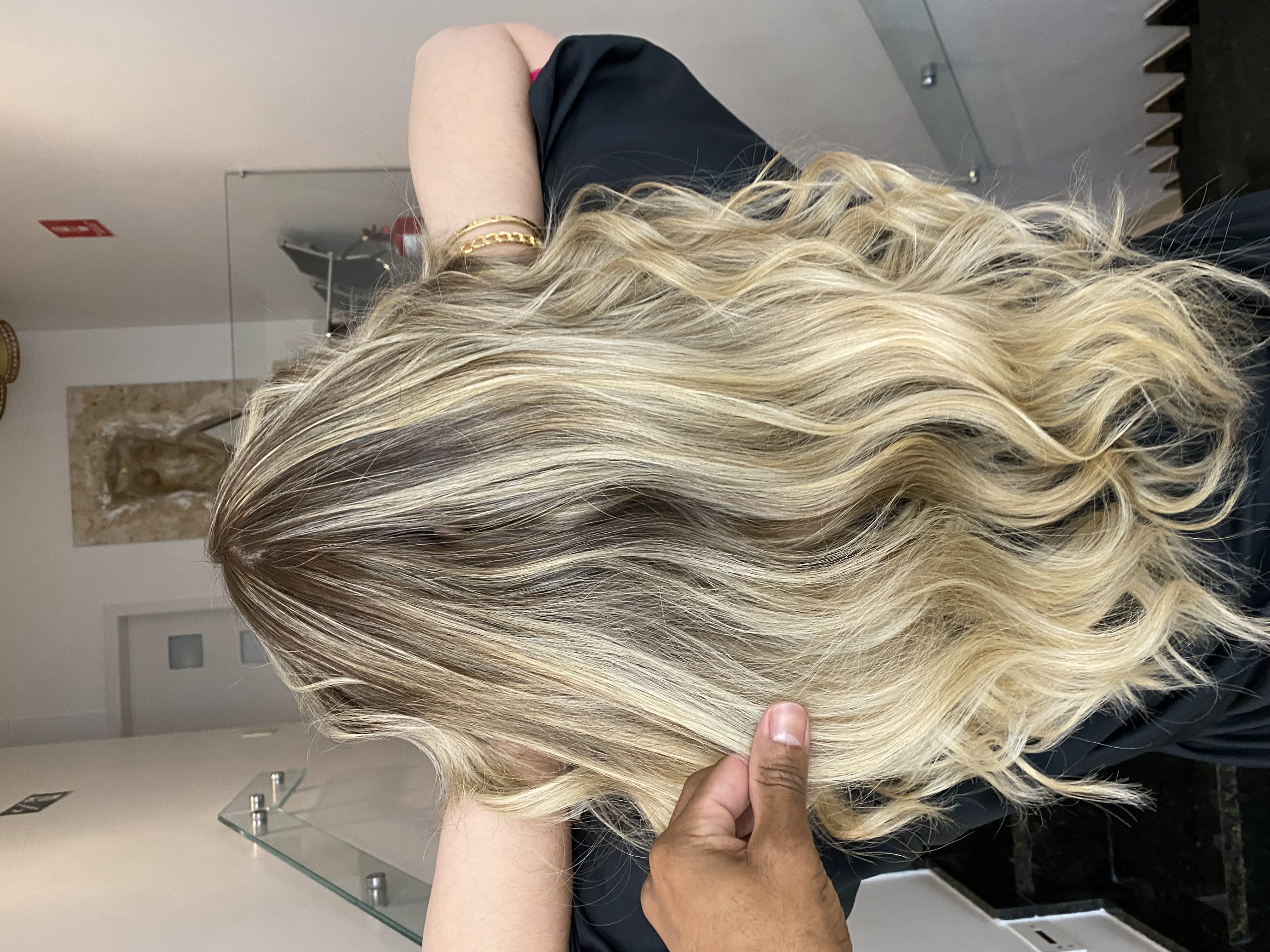 Mechas loiras no Studio Fortunato